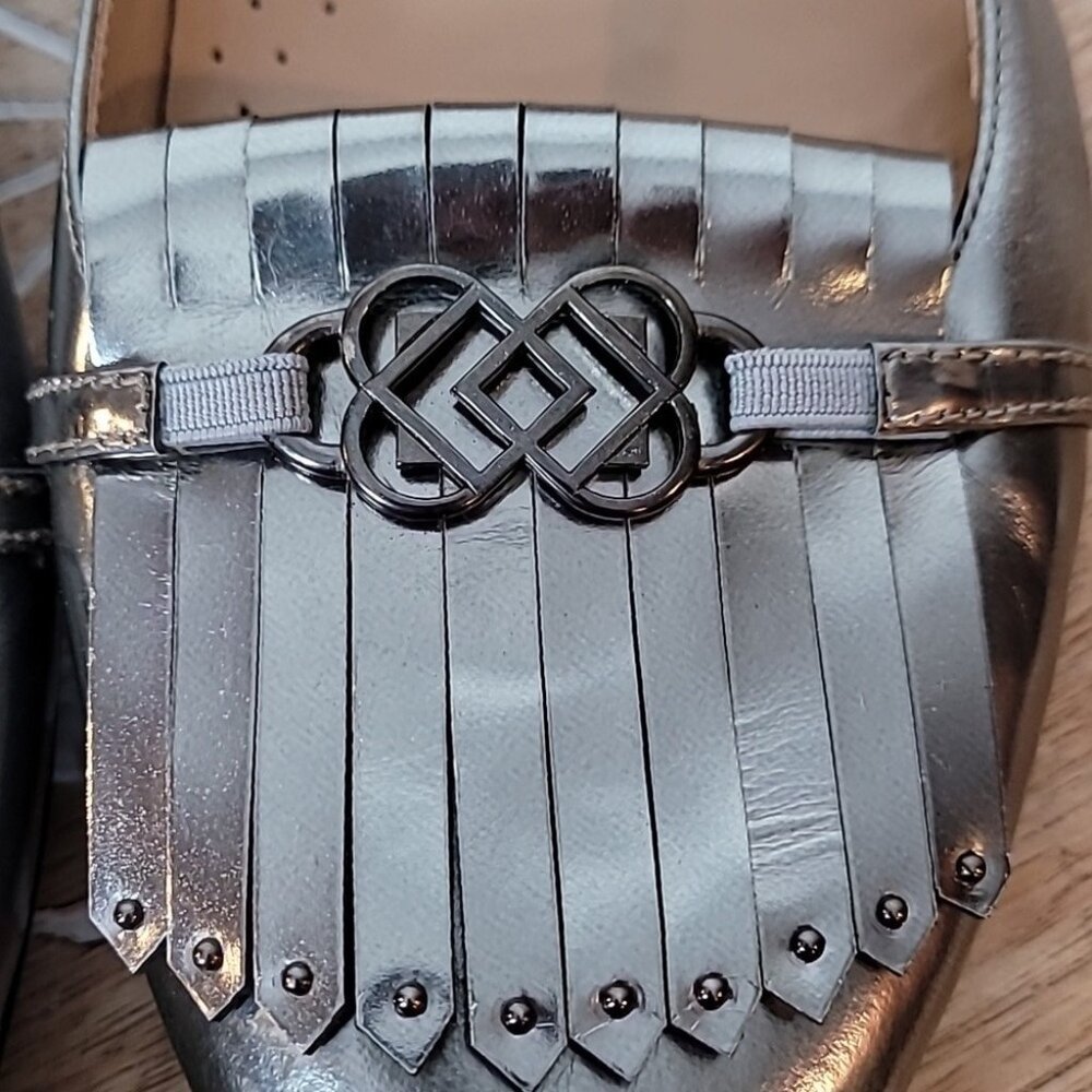 UKIES Silver Metallic Leather Leona Kiltie Loafers Size 9 Elegant & Comfortable - Picture 13 of 14